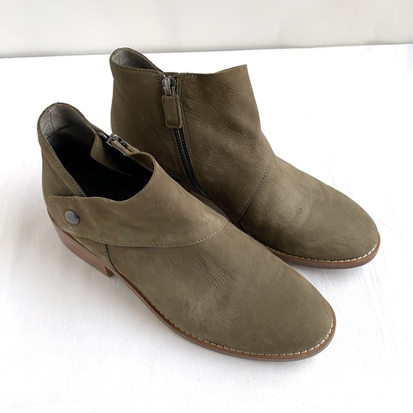 Eileen Fisher Billie Ankle Boots - Picture 3 of 9